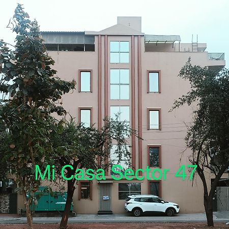 Mi Casa Sector 47 Apartment Gurgaon Bagian luar foto
