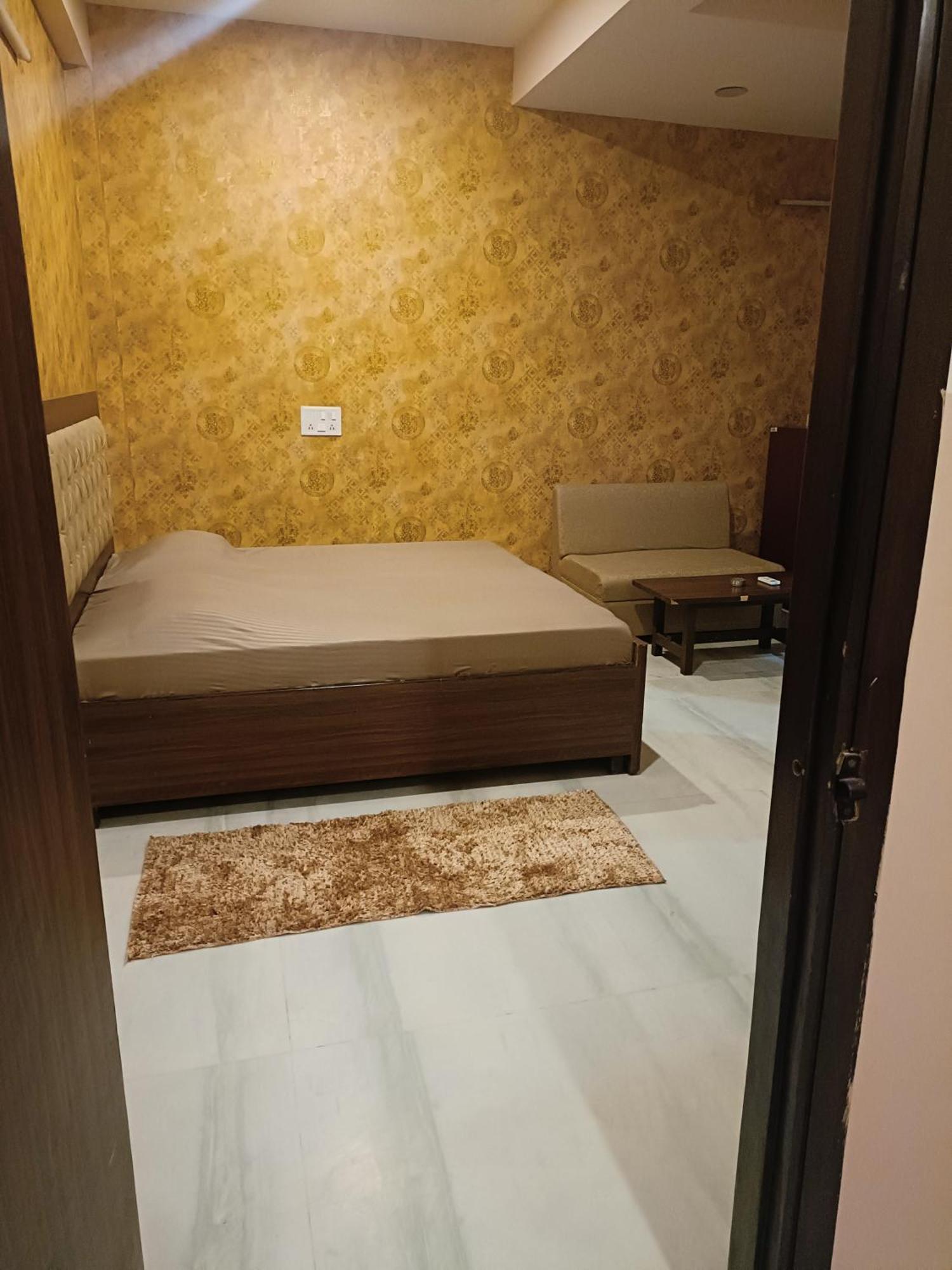 Mi Casa Sector 47 Apartment Gurgaon Bagian luar foto