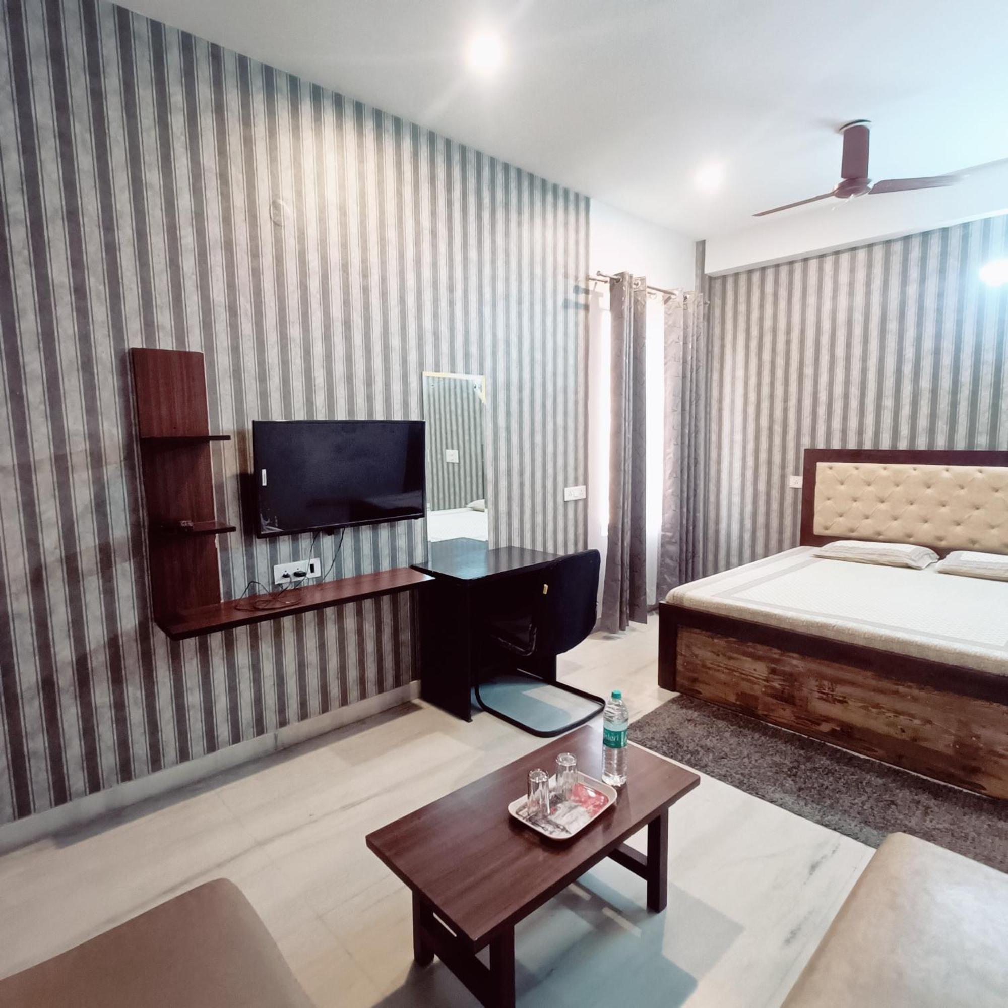 Mi Casa Sector 47 Apartment Gurgaon Bagian luar foto