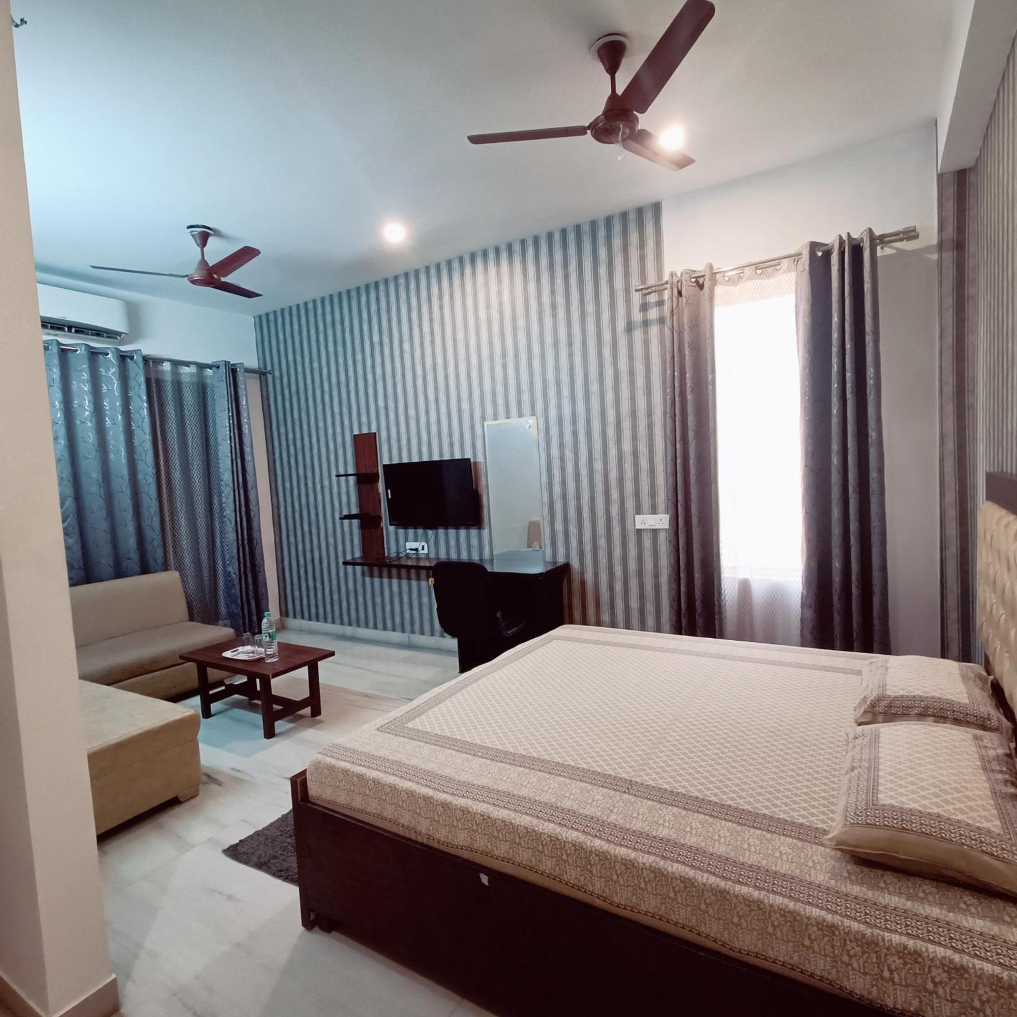 Mi Casa Sector 47 Apartment Gurgaon Bagian luar foto