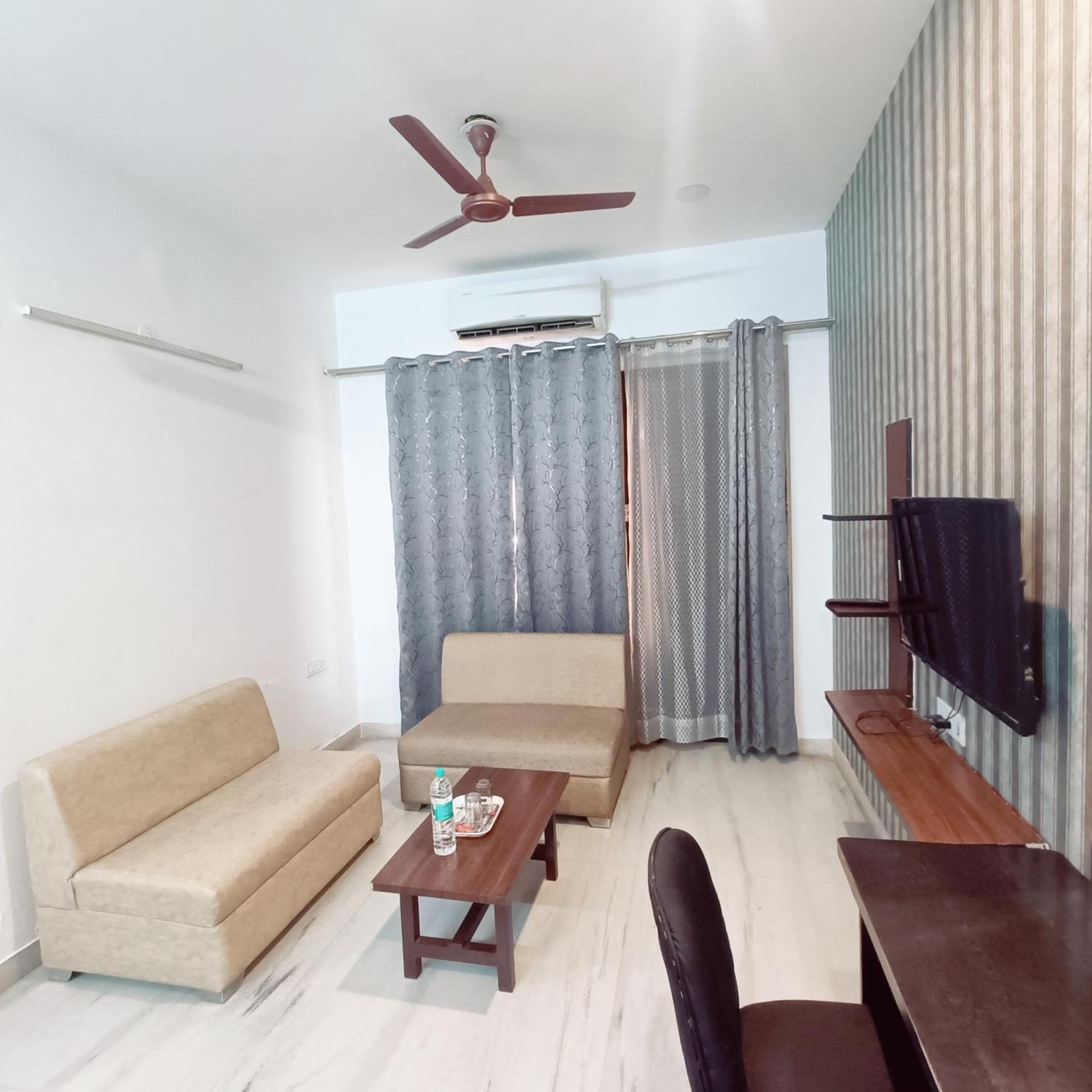 Mi Casa Sector 47 Apartment Gurgaon Bagian luar foto