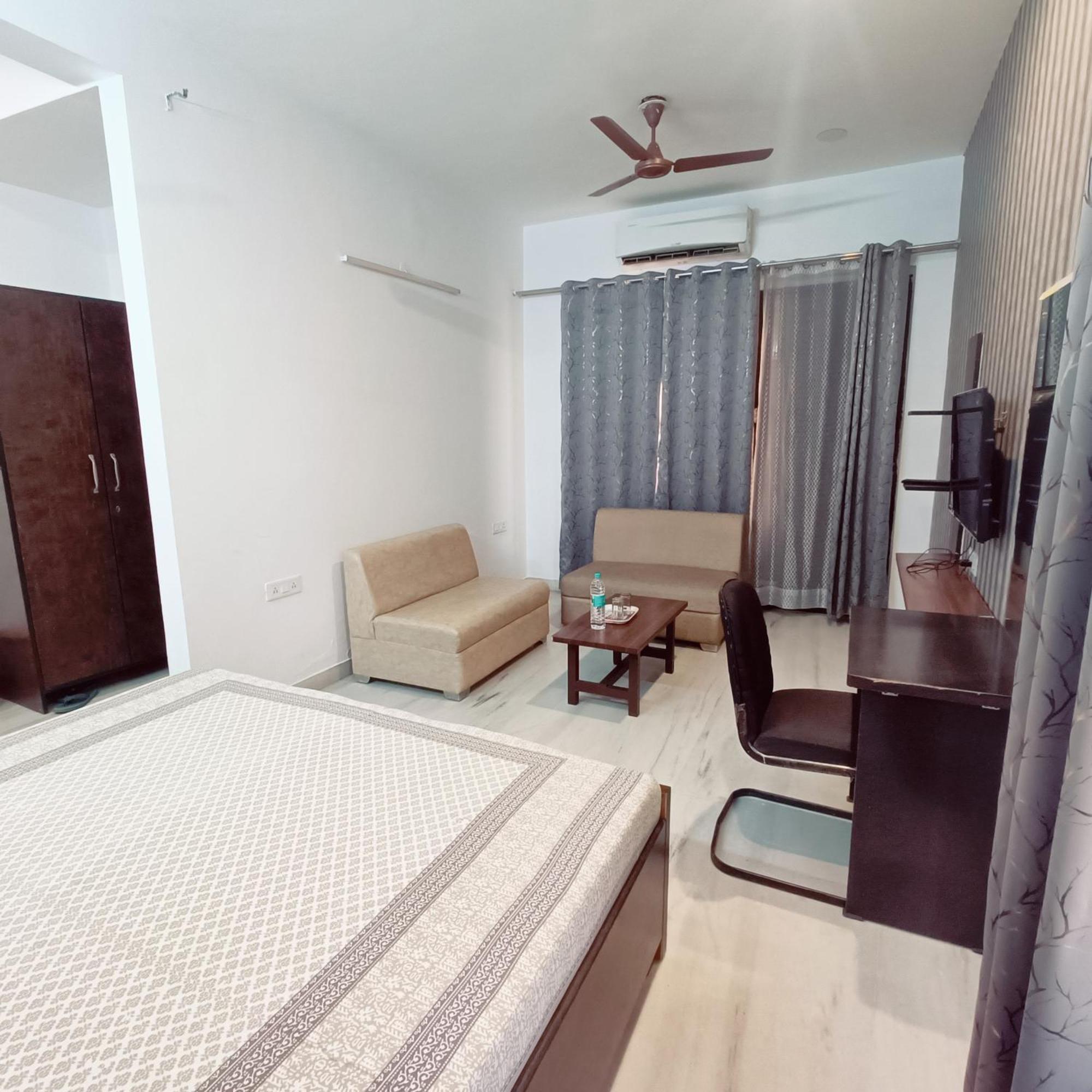 Mi Casa Sector 47 Apartment Gurgaon Bagian luar foto