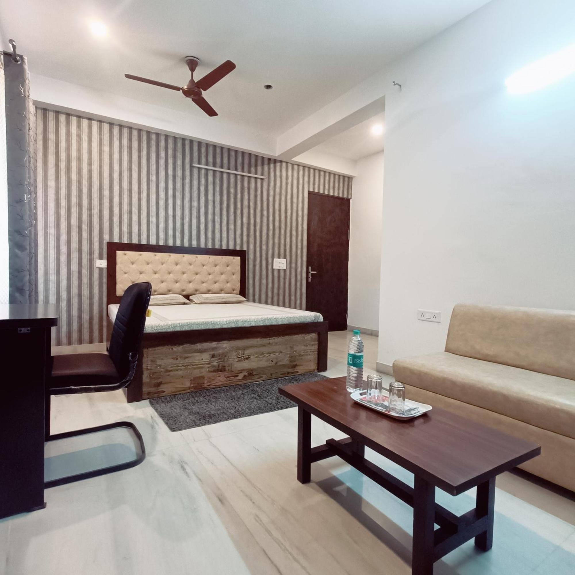Mi Casa Sector 47 Apartment Gurgaon Bagian luar foto