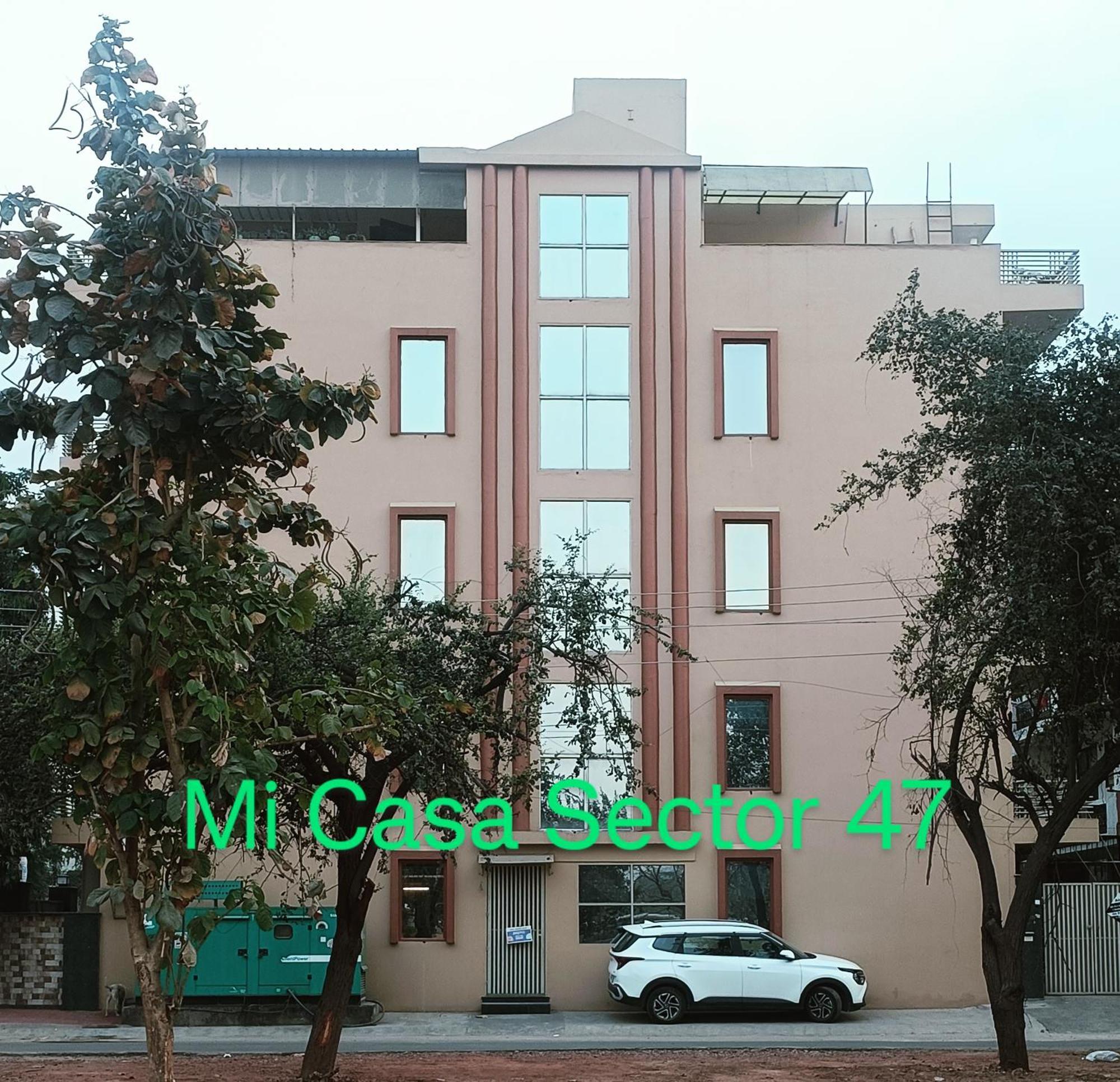 Mi Casa Sector 47 Apartment Gurgaon Bagian luar foto